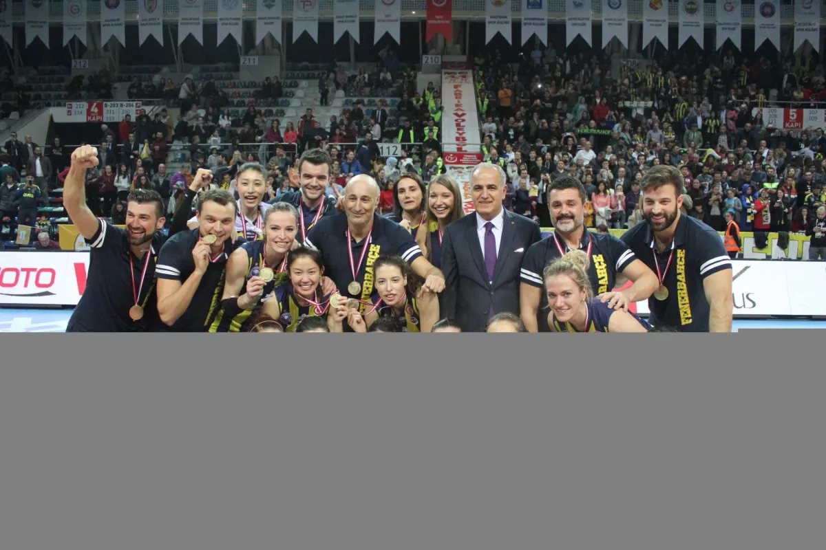 Vakıfbank Durdu, Fenerbahçe Vurdu ve ŞAMPİYON Oldu: 3-0