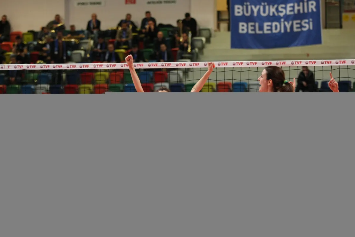 Başkent^teki 5 Setlik Mücadele Bursa Büyükşehir Beldiyesi'nin: 3-2