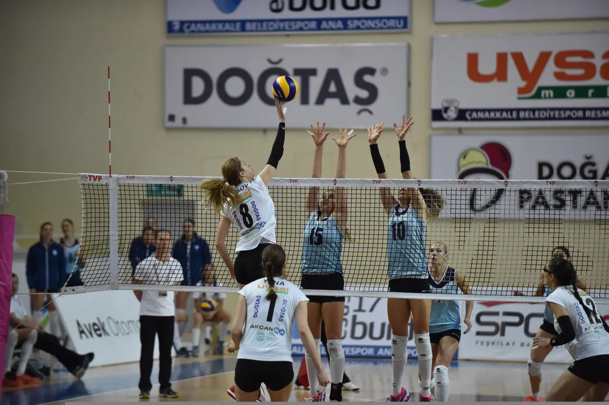 Sultanlar Ligi 13.Hafta mücadelesinde Çanakkale Belediyespor, Sarıyer Belediyesi'ni 3-1 yenerek 3 puanı aldı