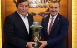 TSYD Başkanı Oğuz Tongsir ve ekibi Bakan Osman Aşkın Bak’ı ziyaret etti