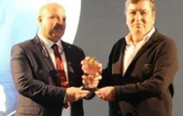 TSYD BAŞKANI OĞUZ TONGSİR E YAŞAM BOYU ONUR ÖDÜLÜ