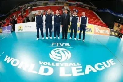 FIVB Hakem Gözlemcisi Ümit Sokullu ve Uluslararası Voleybol Hakemimiz Erdal Akıncı, Hollanda'nın Lahey kentinde Dünya Ligi'nde