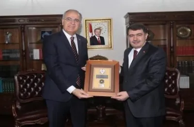 TVF Başkanı Mehmet Akif Üstündağ Ankara Valisi Vasip Şahin’i makamında ziyaret etti.