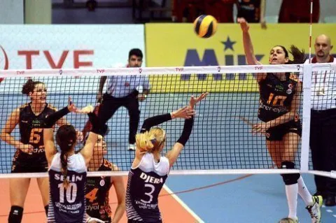 Galatasaray Sarıyer'i Deplasmanda 3-0 Yenerek 3 Puanı Hanesine Yazdırdı