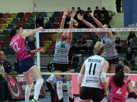 Fenerbahçe Grundig Bursa Deplasmanında Set Vermedi: 3-0