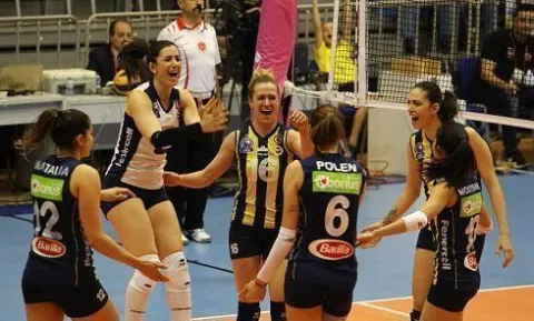 Fenerbahçe Halkbank Bayanları Karşısında Ecel Terleri Döktü Ancak 3-2 Galip Geldi
