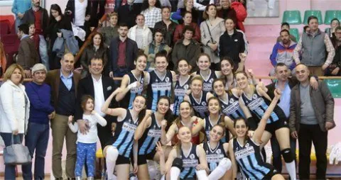 Beylikdüzü Voleybol İhtisas A Grubunda Hem liderliği hem de Yarı Finalleri Garantiledi