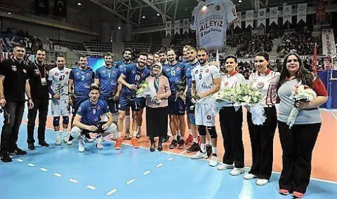 Halkbank Kaptanı Miljkoviç'ten Emre Batur'un annesine "Kadınlar Günün Kutlu Olsun Anne”