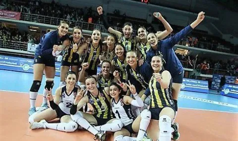 Fenerbahçe, CEV CL 6'lı Play Off İlk Maçında Eczacıbaşı VitrA'yı 3-2 Yenerek Bir Adım Öne Geçti