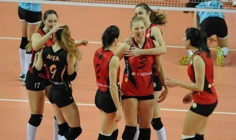 VakıfBank Sezonu Galibiyetle ve Lider Olarak Noktaladı