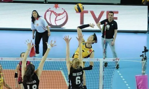 Vakıfbank İlk Yarı Finalist. Beşiktaş'ı 3-2 ve 3-1'le Yenip Tur Atladılar