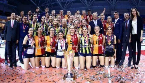 Voleybol Federasyonu Başkanı Akif Üstündağ tarihe geçen fotoğrafın öyküsünü SABAH’a anlattı