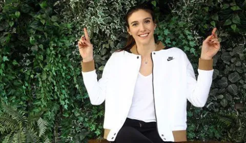 Dünya Şampiyonu VakıfBank'ın başarılı oyuncusu Naz Aydemir Akyol, tarihi zaferlerin öyküsünü SÖZCÜ' Gazetesi'nden Devrim Demirel'e anlattı