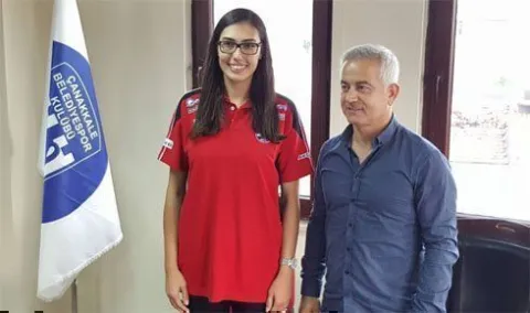 ABD'li smaçör Megan Courtney ile libero Ayça Naz İhtiyaroğlu Çanakkale'de