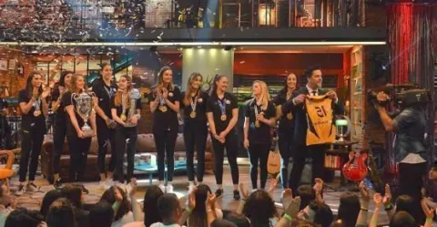 Dünya ve Avrupa Şampiyonu Vakıfbank Beyaz Show'a Konuk Oldu