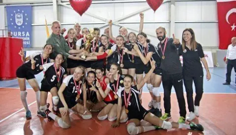 Festival Voleybol'da Küçük Kızlarda Şampiyon Vakıfbank