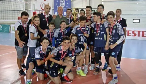 Festival Voleybol'da Küçük Erkeklerde Şampiyon Arkas Spor