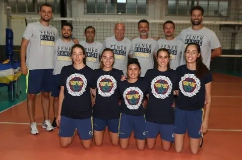 Fenerbahçe Bayan Voleybol Takımı Sezonu 5 Sporcuyla Açtı