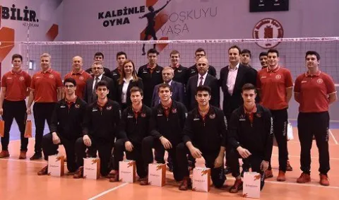 Ziraat Bankası Spor Kulübü Başkanı Ali Kılıç'tan 2.Lige Çıkan Gençlere Hediye