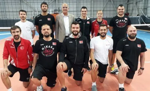 TVF Başkanı Mehmet Akif Üstündağ, Filenin Sultanları’nı Ziyaret Etti