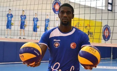 Halkbank'ta Kübalı Raydel Formayı Giydi