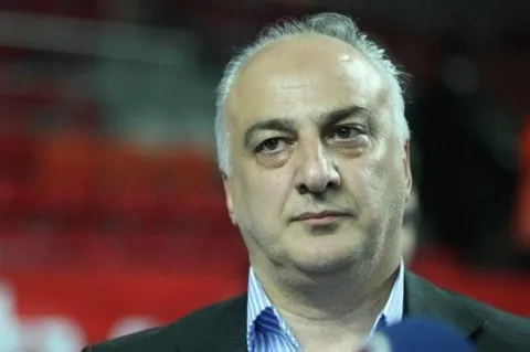 Fenerbahçe Voleybol Şubesi yöneticisi ve AsbaşkanıHakan Dinçay Uzun Süredir Mücadele Ettiği Amansız Hastalığa Yenik Düştü