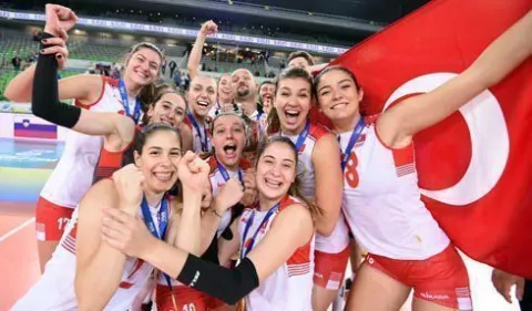 Cumhurbaşkanı Recep Tayyip Erdoğan, Dünya 23 Yaş Altı Kadınlar Voleybol Şampiyonası'nda birincilik elde eden milli takımı tebrik etti.