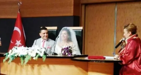 Savaş Eskigülek ile Ulusal Voleybol Hakemi Aylin Turnaoğlu ileEvlendi