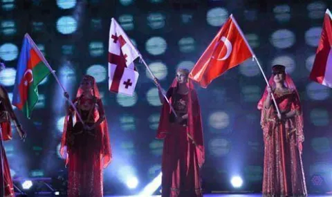 2017 Kadınlar Avrupa Şampiyonası Başladı. Türkiye'nin de Yer Aldığı C Grubundaki İlk maçta Rusya, Ukrayna'yı 3-2 yendi.