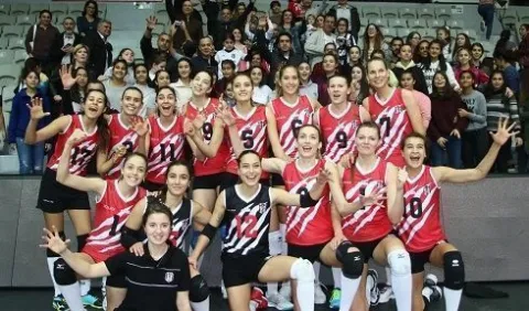 Beşiktaş, Halkbank'a Set Vermedi şmanın setleri 25-20, 25-22, 25-22 sonuçlandı.