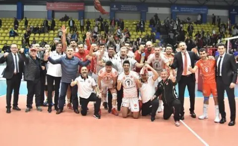 Ziraat Bankası Zirveyi Sevdi.. İBB'yi de 3-2 ile Geçti