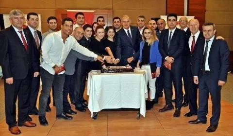 stanbulllu hakemler hem kokart hem plaket töreni hem de eğlenceyi bir arada yaptı