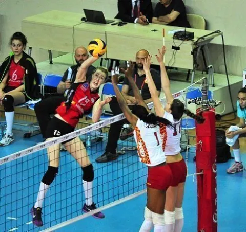 VakıfBank, Galatasaray Daikin Karşısında 2-0 Geriden Geldi 3-2 Galip.