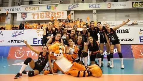 Eczacıbaşı VitrA, devreyi lider bitirdi