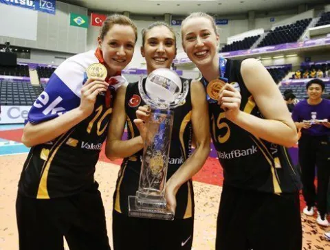 Voleybola Çifte Ödül Naz ve Hakkı'ya