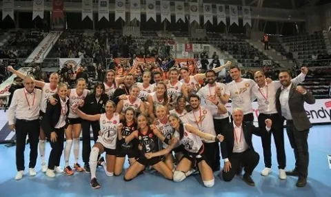 Eczacıbaşı VitrA, finalde!