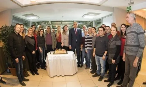 Türkiye Voleybol Federasyonu (TVF) ailesi, yeni yıl kutlaması için Ankara’daki TVF binasında bir araya geldi.