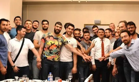 Halkbanklı Voleybolculara Başkandan Yemek ve ardından Güven Mesajı
