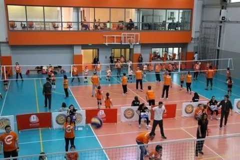 Eczacıbaşı Geleceğe Smaç sporcuları Mini Olimpiyat heyecanı yaşadı