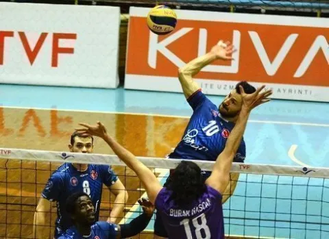 Efeler >Ligi Play Off'ta İlk raund Halkbank’ın