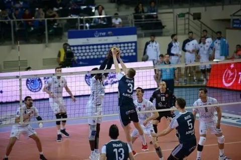 Arkas halkbank'ı 3-2 Yendi Seriyi Eşitledi .1-1