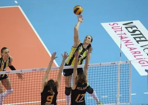 Sultanlar 3.lük Maçında Fenerbahçe Bir Adım.Öne Geçti
