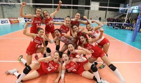 7 Yaş Altı Bayan Voleybol Milli Takımımız almanları n3-2 Yendi