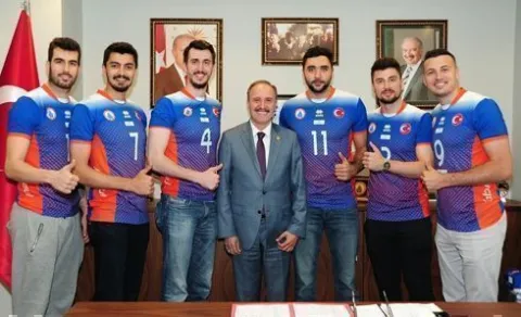 İstanbul Büyükşehir’de 6 imza birden…