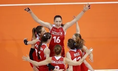 Sultanlar Tayland'ı Seyircisi Önünde 3-1 Yendi Puanını 25'e Yükseltti