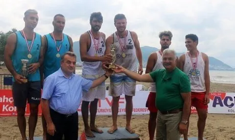 Pro Beach Voley Ordu Etabı Galibi Hakan Göğtepe/İbrahim Çadır ikilisi