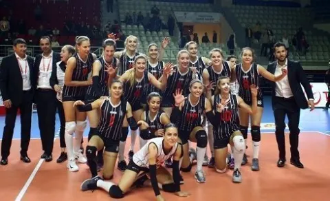 2018 – 2019 Voleybol Sezonu Vestel Venus Sultanlar Ligi’nde 3. hafta karşılaşmaları, bugün (10 Kasım 2018, Cumartesi) oynanan karşılaşmaların ardından sona erdi.