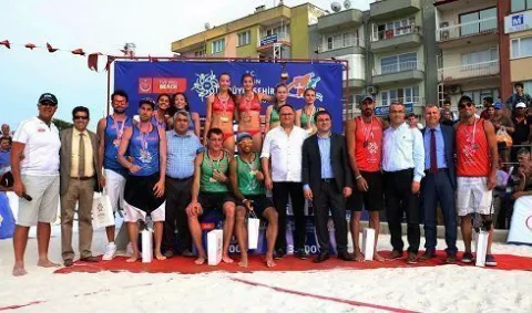 Aydın Plaj Voleybolu Erkeklerde Karalı-Özbek, Bayanlarda Yurtsever-Çakmak İkilisi Şampiyon