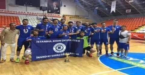 İstanbul Aydın Üniversitesi takımları Antalya'dan 4 Kupayla Döndü