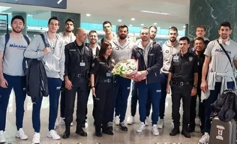 İzmir'de Halkbank'a sürpriz karşılama